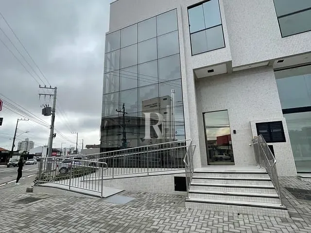 Sala com 56m², para alugar, no bairro Centro em Tijucas