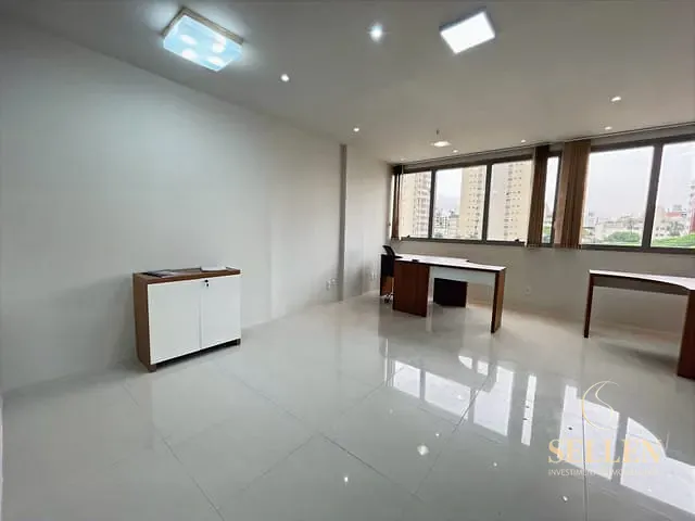 Sala à venda, no bairro Menino Deus em Porto Alegre