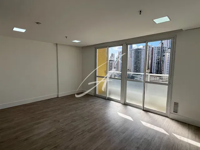 Sala com 36m², para alugar, no bairro Vila Regente Feijó em São Paulo