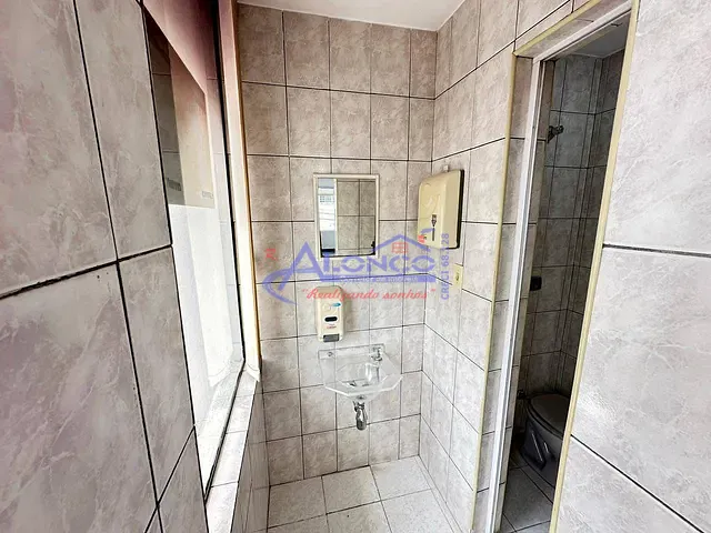 Sala à venda ou para alugar, no bairro Centro em Jacareí