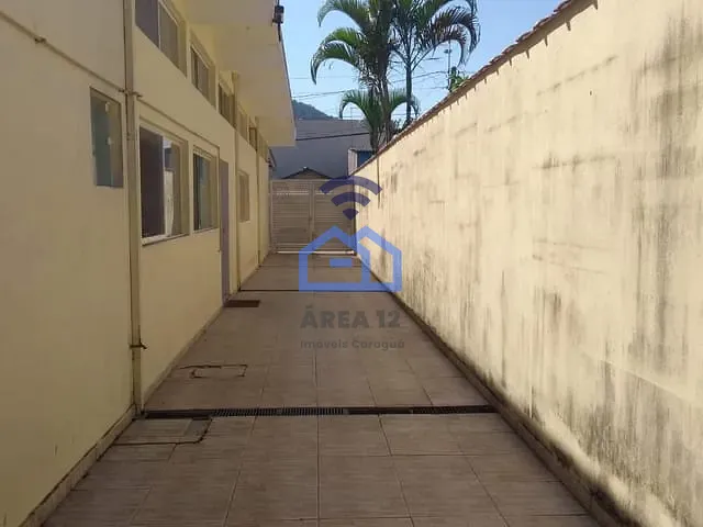 Ponto com 400m², à venda, no bairro Centro em Caraguatatuba