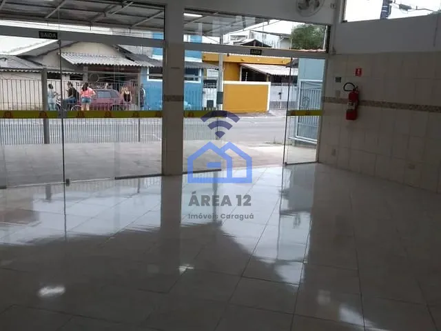 Ponto com 400m², à venda, no bairro Centro em Caraguatatuba