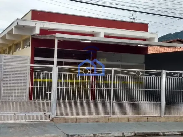 Ponto com 400m², à venda, no bairro Centro em Caraguatatuba