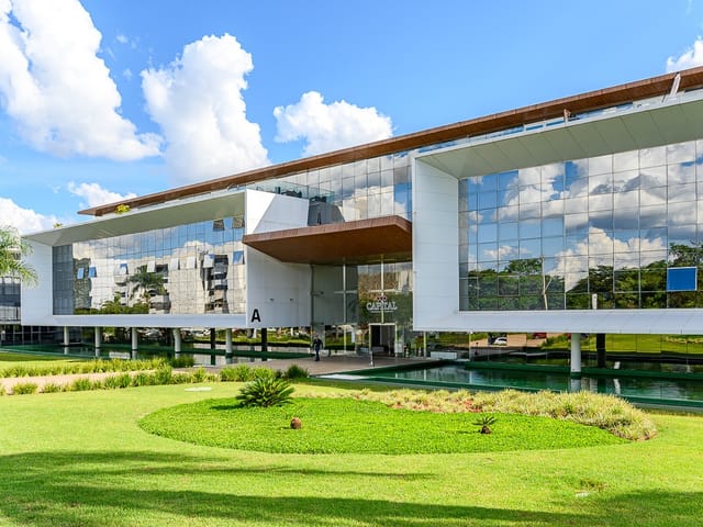 Sala com 570m², à venda ou para alugar, no bairro Zona Industrial em Brasília
