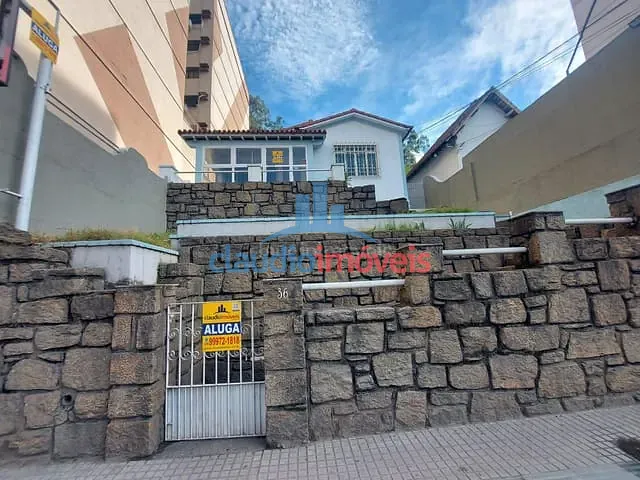 Casa com 560m², para alugar, no bairro Centro em Barra Mansa