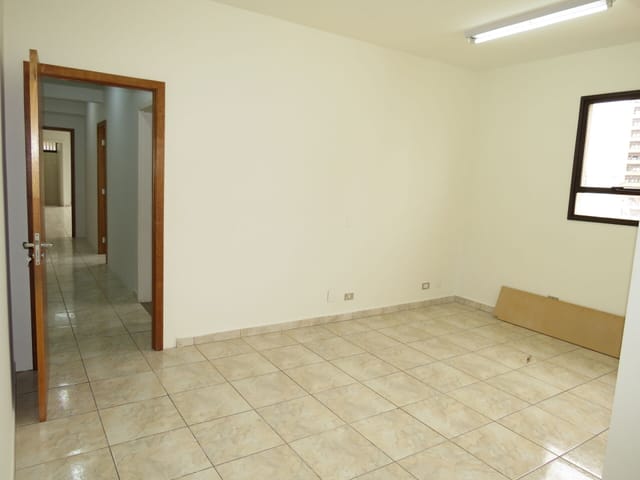 Sala 4 quartos e 2 banheiros, à venda, no bairro Centro em Londrina