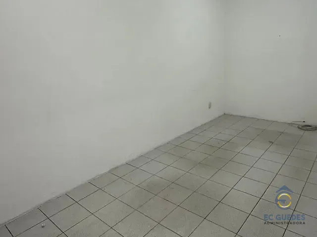 Sala à venda ou para alugar, no bairro Madureira em Rio de Janeiro