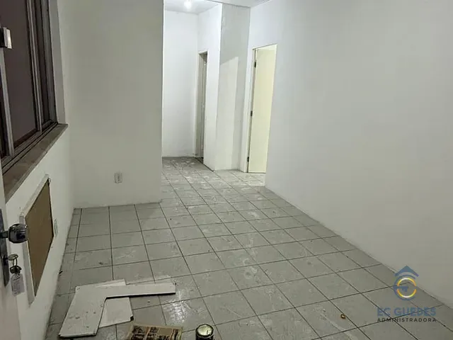 Sala à venda ou para alugar, no bairro Madureira em Rio de Janeiro