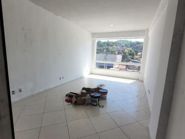 Sala com 38m², para alugar, no bairro Rio do Ouro em Niterói