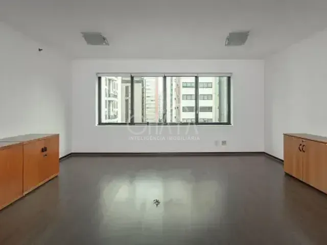 Sala à venda, no bairro Moema em São Paulo
