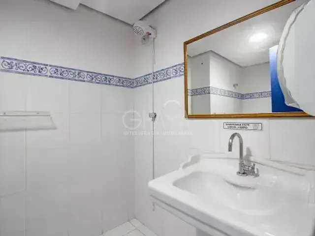 Sala à venda, no bairro Moema em São Paulo