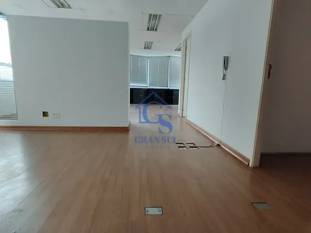 Sala à venda, no bairro Vila Madalena em São Paulo