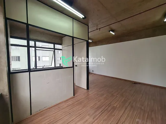 Sala à venda ou para alugar, no bairro Parque Imperial em São Paulo