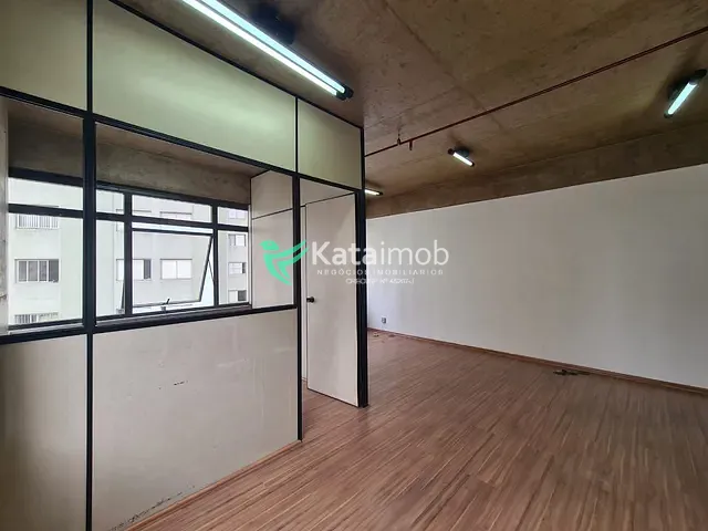 Sala à venda ou para alugar, no bairro Parque Imperial em São Paulo