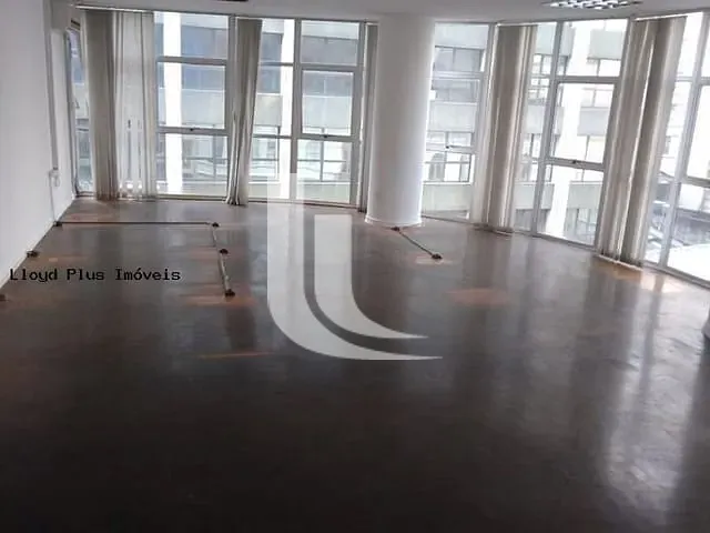 Sala à venda ou para alugar, no bairro Sé em São Paulo