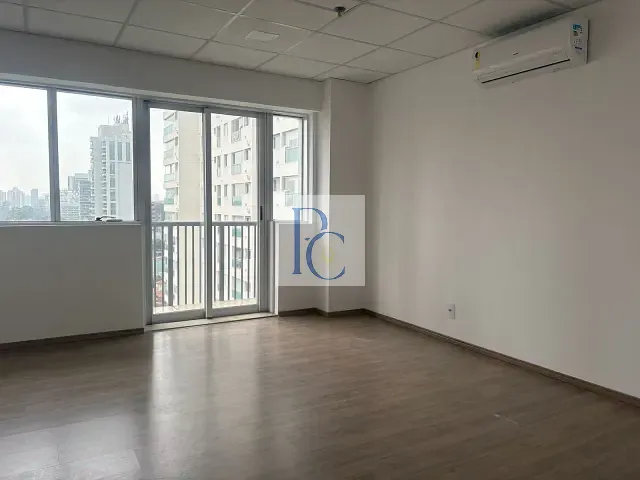 Sala com 32m², para alugar, no bairro Santo Amaro em São Paulo