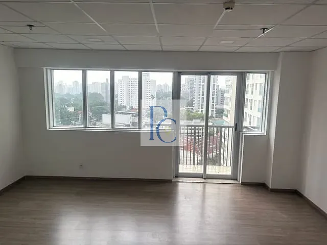 Sala com 32m², para alugar, no bairro Santo Amaro em São Paulo