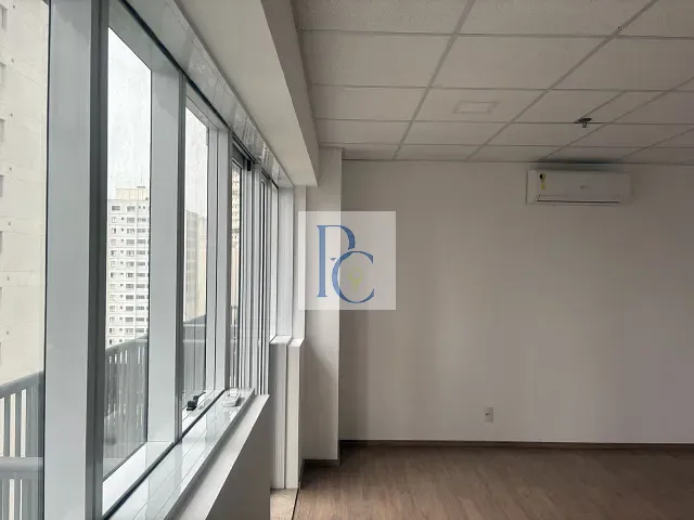 Sala com 32m², para alugar, no bairro Santo Amaro em São Paulo