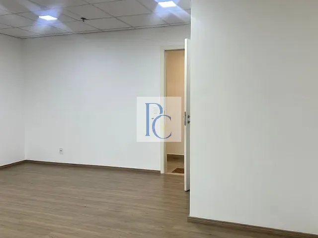 Sala com 32m², para alugar, no bairro Santo Amaro em São Paulo
