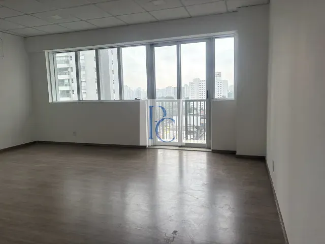 Sala com 32m², para alugar, no bairro Santo Amaro em São Paulo