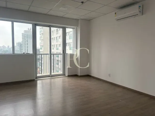 Sala com 32m², para alugar, no bairro Santo Amaro em São Paulo