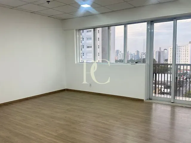 Sala com 32m², para alugar, no bairro Santo Amaro em São Paulo