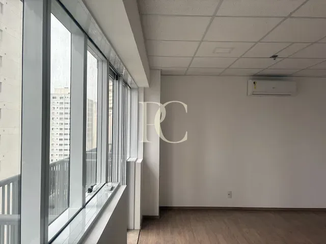 Sala com 32m², para alugar, no bairro Santo Amaro em São Paulo