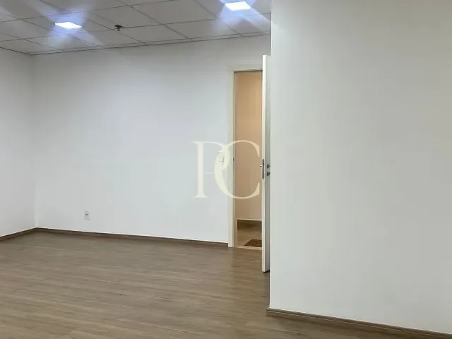 Sala com 32m², para alugar, no bairro Santo Amaro em São Paulo