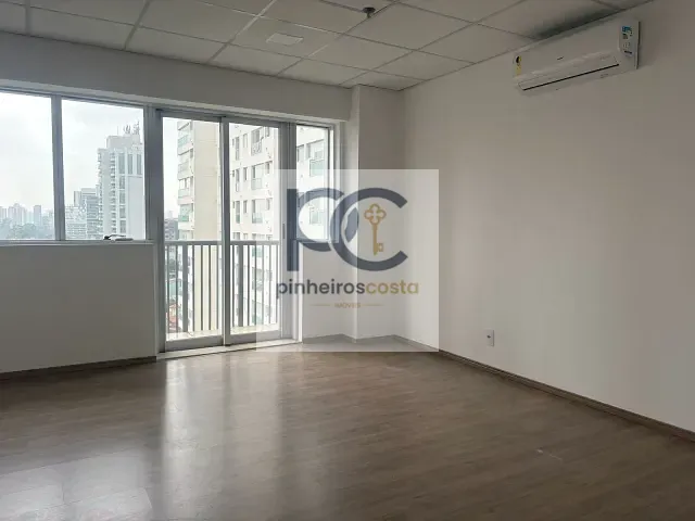 Sala com 32m², para alugar, no bairro Santo Amaro em São Paulo