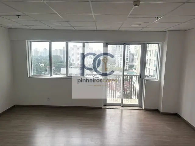 Sala com 32m², para alugar, no bairro Santo Amaro em São Paulo