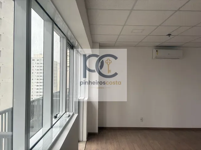 Sala com 32m², para alugar, no bairro Santo Amaro em São Paulo
