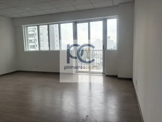 Sala com 32m², para alugar, no bairro Santo Amaro em São Paulo