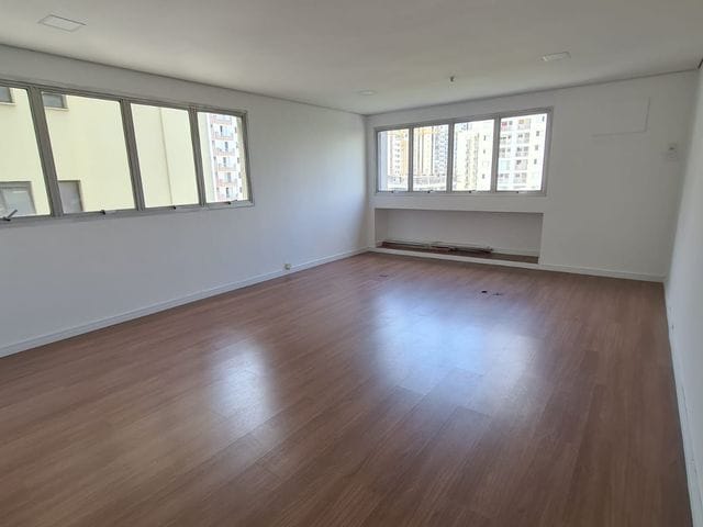 Foto do Sala - Sala comercial reformada e com ótima iluminação natural para alugar na Rua Santa Justina, na Vila Olímpia (São Paulo, SP)! | Pecoraro Imóveis