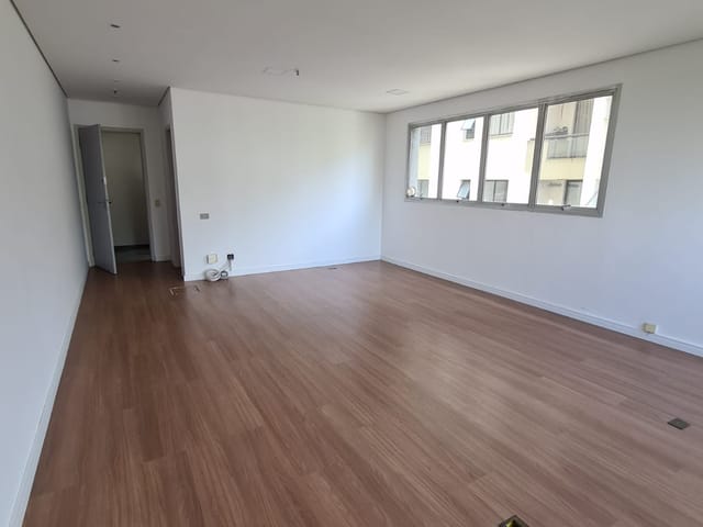 Foto do Sala - Sala comercial reformada e com ótima iluminação natural para alugar na Rua Santa Justina, na Vila Olímpia (São Paulo, SP)! | Pecoraro Imóveis