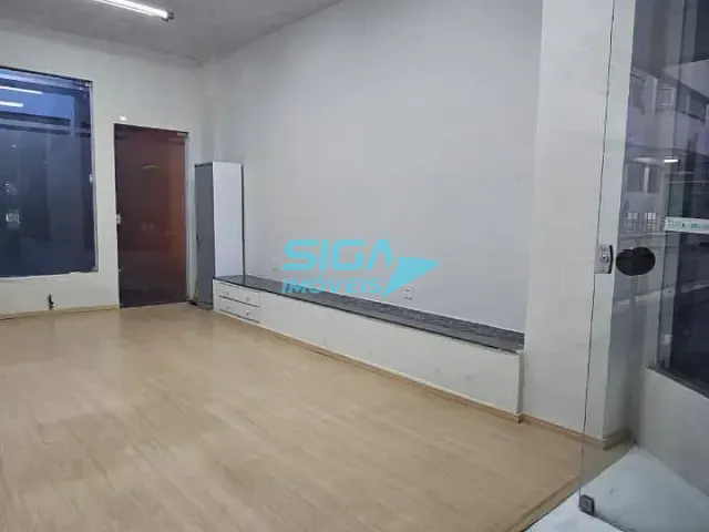 Ponto com 30m², para alugar, no bairro Centro em Pouso Alegre
