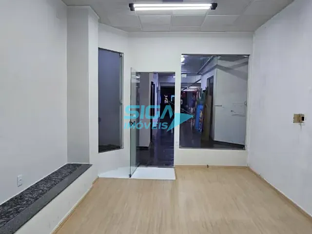 Ponto com 30m², para alugar, no bairro Centro em Pouso Alegre