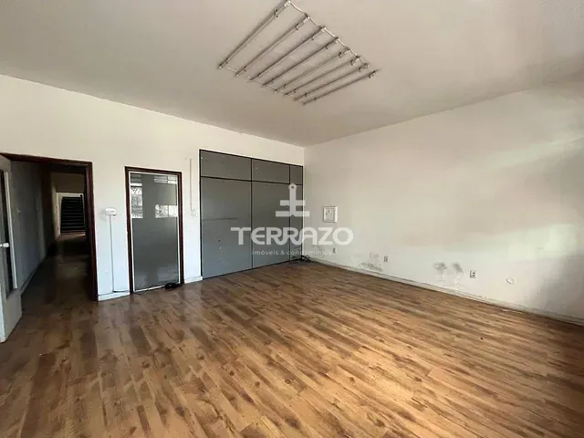 Sala com 180m², para alugar, no bairro Centro em Volta Redonda