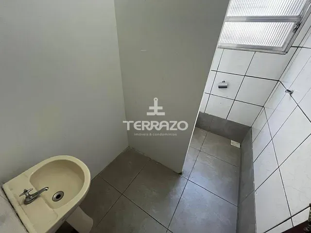 Sala com 180m², para alugar, no bairro Centro em Volta Redonda
