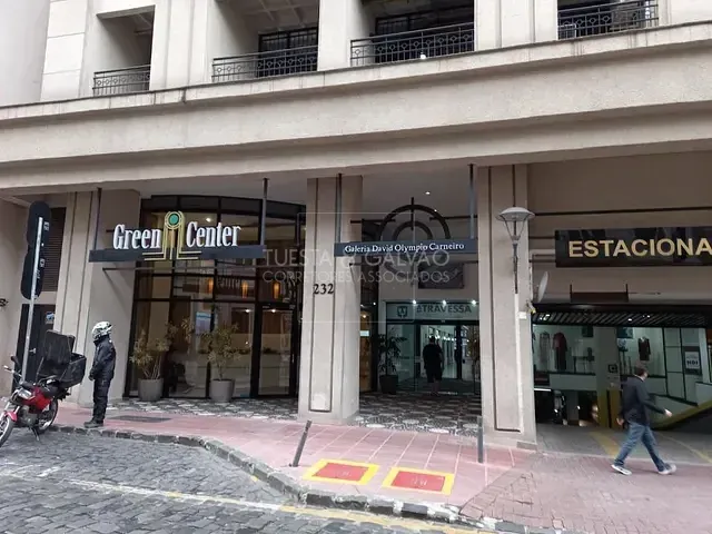 Sala com 32m², à venda, no bairro Centro em Curitiba