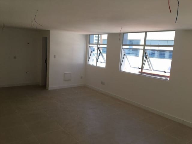 Sala com 32m², para alugar, no bairro Centro em Florianópolis