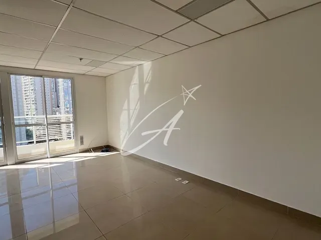 Sala com 38m², para alugar, no bairro Vila Regente Feijó em São Paulo