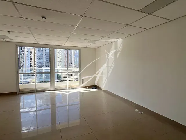 Sala com 38m², para alugar, no bairro Vila Regente Feijó em São Paulo