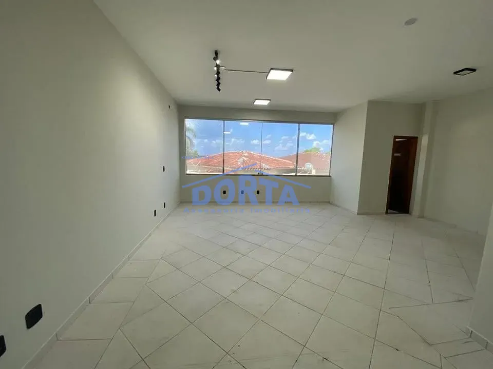 Sala Comercial na Avenida Garibaldi - Vila A