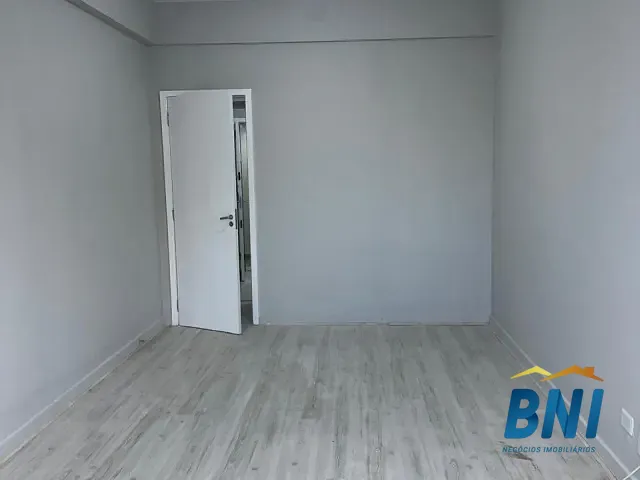 Sala à venda ou para alugar, no bairro Freguesia (Jacarepaguá) em Rio de Janeiro