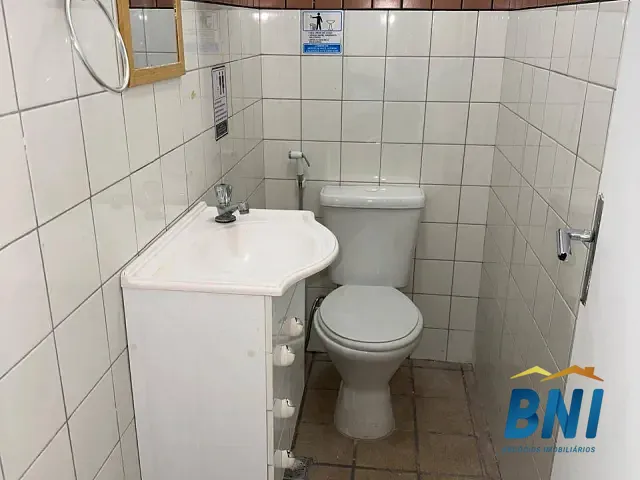 Sala à venda ou para alugar, no bairro Freguesia (Jacarepaguá) em Rio de Janeiro