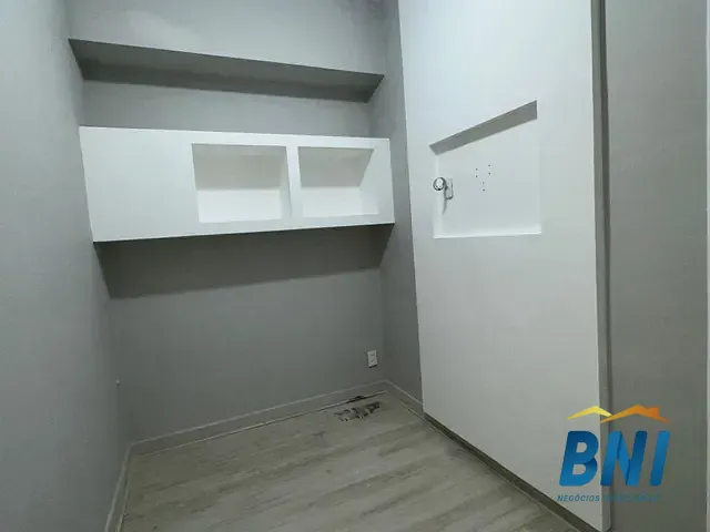 Sala à venda ou para alugar, no bairro Freguesia (Jacarepaguá) em Rio de Janeiro