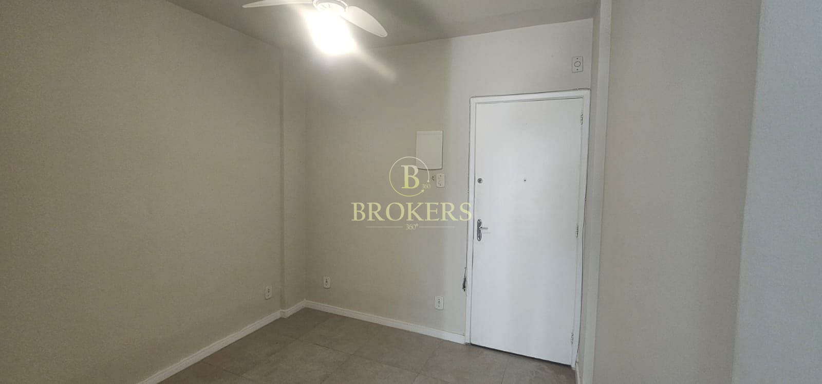 Sala a venda, Rua Visconde de Pirajá - Ipanema. Sala com 32m² Melhor trecho da rua.