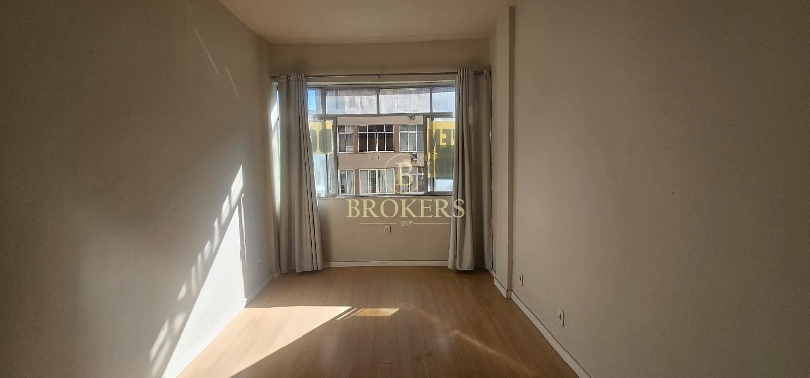 Sala a venda, Rua Visconde de Pirajá - Ipanema. Sala com 32m² Melhor trecho da rua.