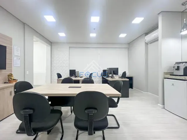 Sala com 41m², à venda, no bairro Anhangabaú em Jundiaí