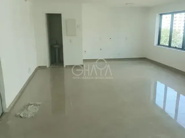 Sala à venda ou para alugar, no bairro Moema em São Paulo